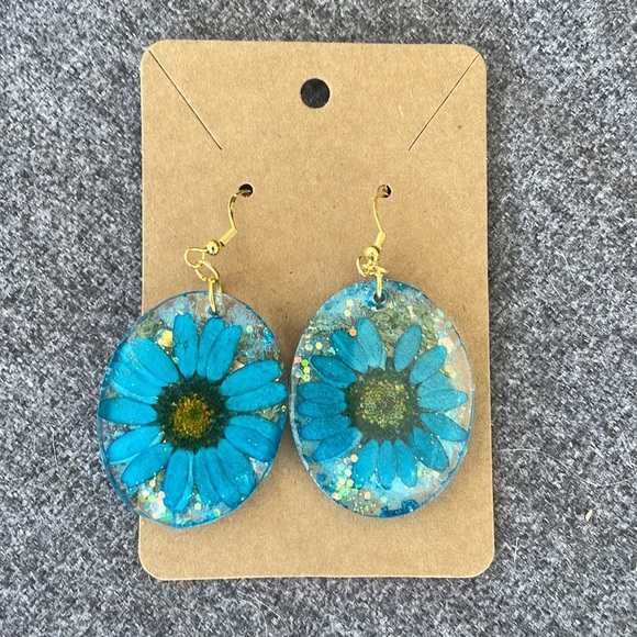 #103 Medium Pressed Flower Earrings - Picture 6 of 17